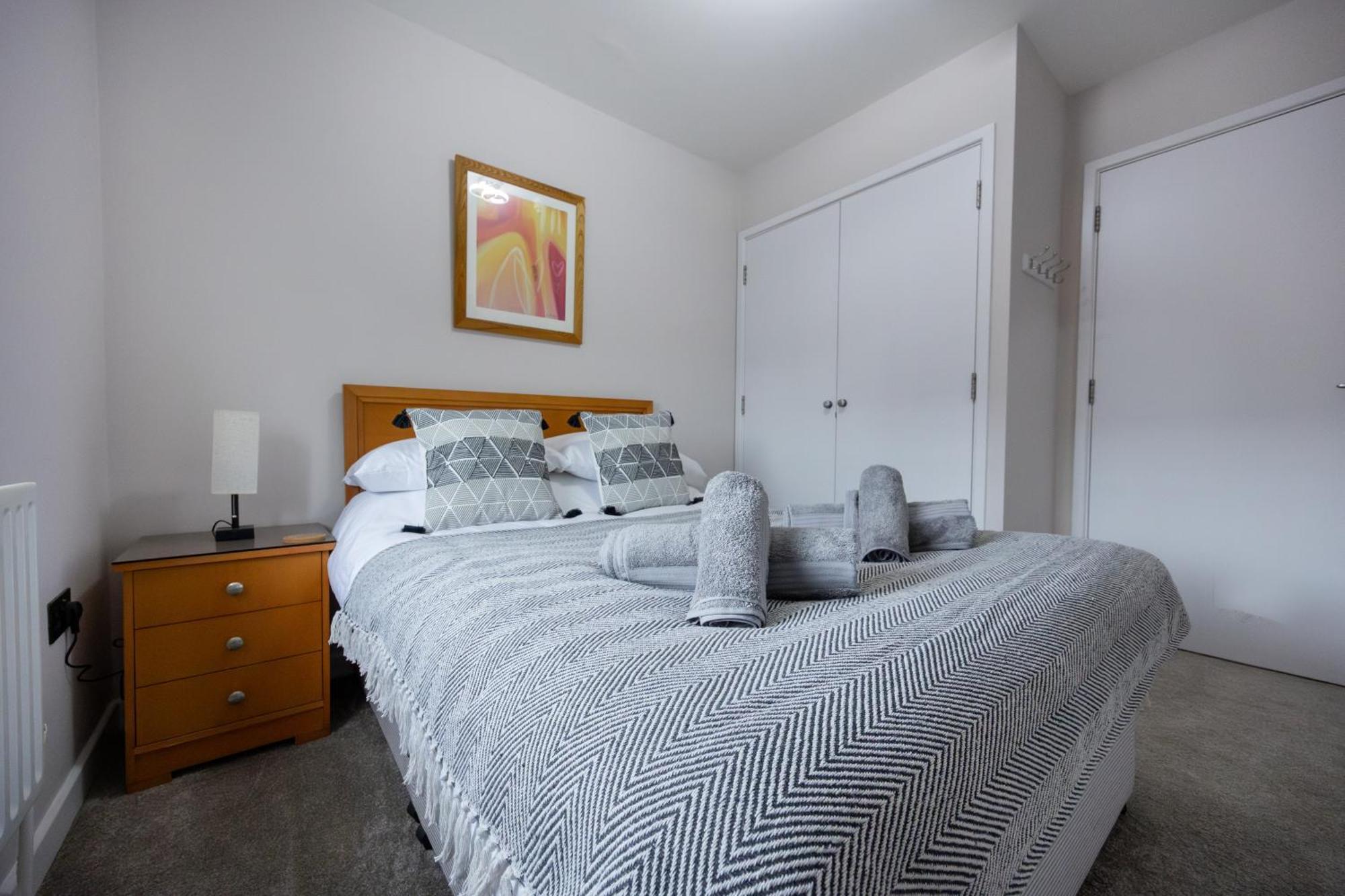 Apartament Stunning 3Br, Free Parking, Near Town Center, Long Term Discoun Reading Zewnętrze zdjęcie